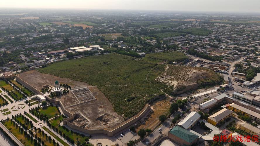 中乌联合考古团队揭秘库瓦古城早期城墙遗迹