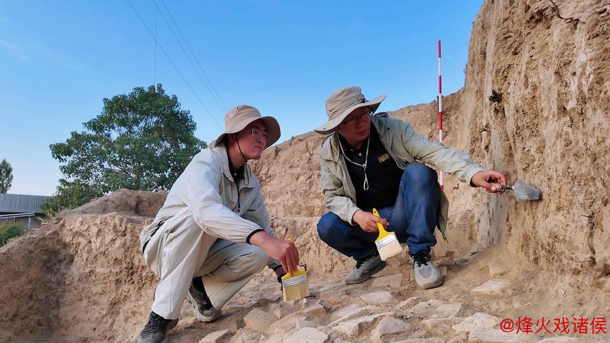 中乌联合考古团队揭秘库瓦古城早期城墙遗迹